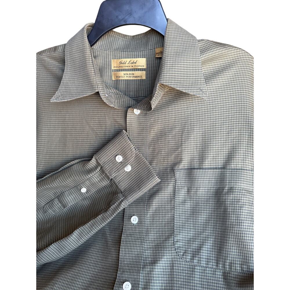 Gold Label Roundtree & Yorke Non-Iron Perfect Performance Dress Shirt (Large)